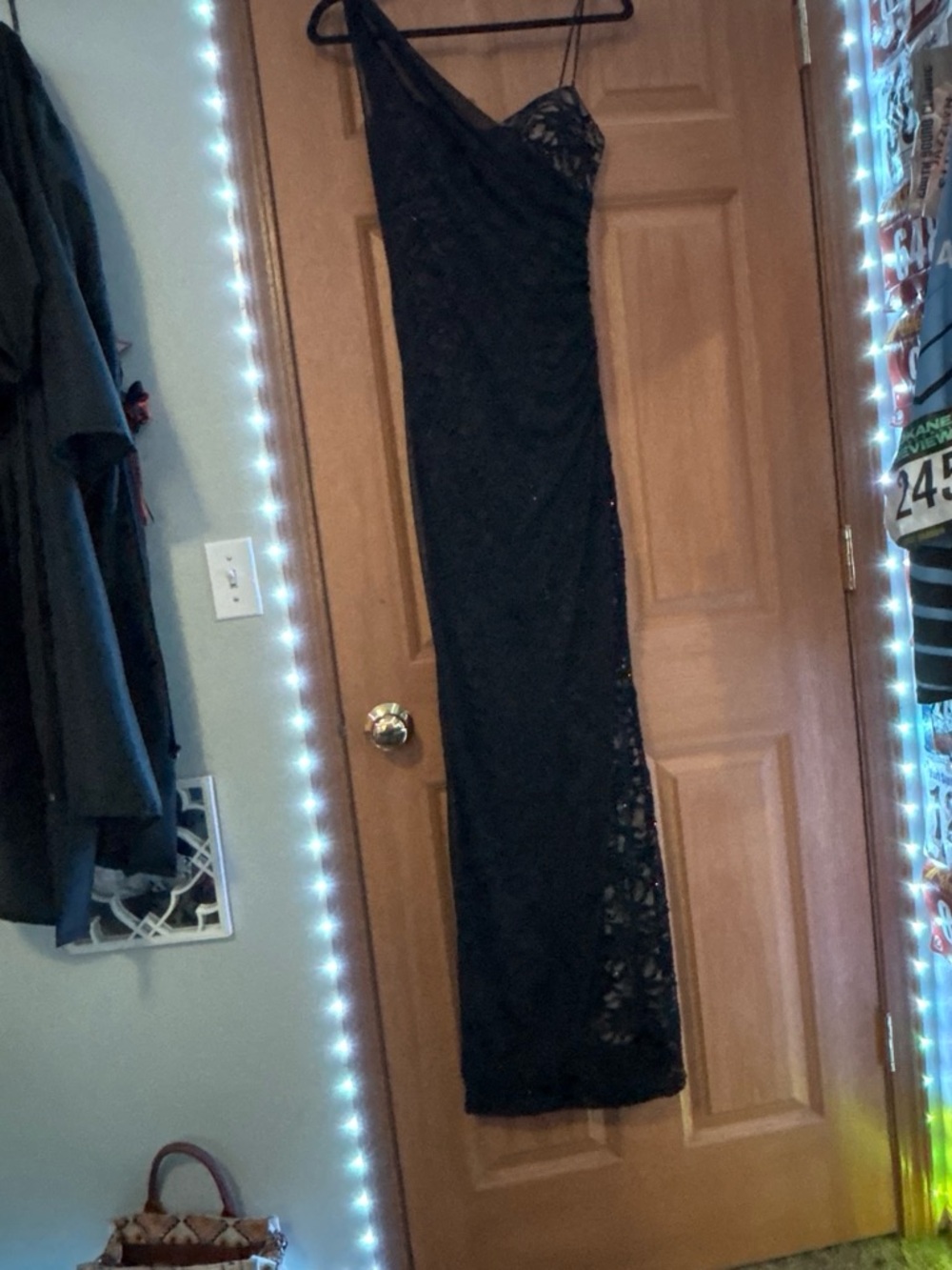 Black One-Shoulder Lace Evening Gown